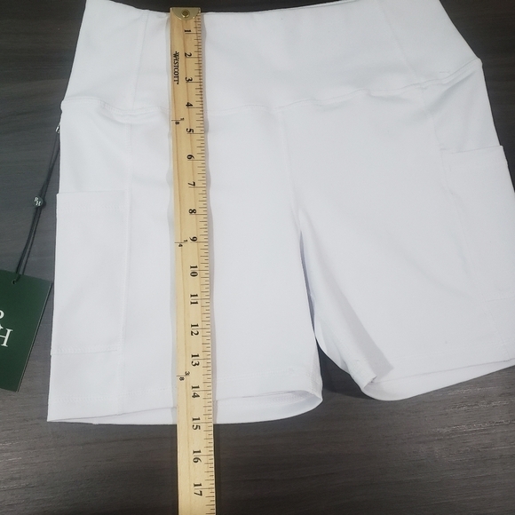 Recreational Habits White Mini Biker Shorts Size Medium - Picture 11 of 14
